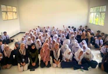 Mahasiswa KKN Kolaborasi 59 Kelompok 2 UIN Gus Dur Adakan Seminar Pencegahan Pernikahan Dini di SMP N 1 Atap Tlagasana Pemalang