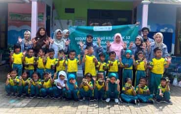 Sukseskan Program KKN Tematik DRPPA: Mahasiswa KKN-60 Kelompok 52 UIN Gus Dur Adakan Kegiatan Penanaman Bibit Sayur Bersama Anak-Anak TK di Desa Sinangohprendeng, Pekalongan
