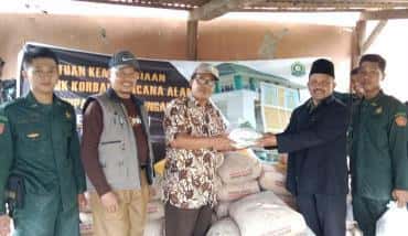 IAIN Pekalongan Serahkan Bantuan Korban Longsor Petungkriyono