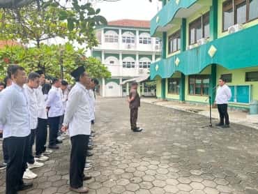 Tekankan Nilai Keteladanan ASN, Kepala Biro AUPK Pimpin Apel Rutin Awal Desember   