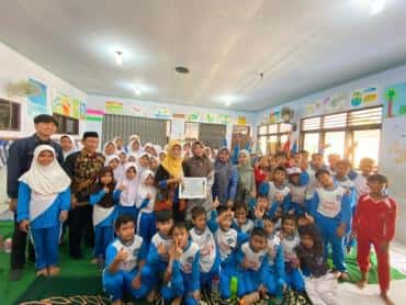 Tingkatkan Kepedualian Siswa Terhadap Lingkungan, KKN-60 Kelompok 33 UIN Gus Dur Adakan Sosialisasi Waste Wise, Future Bright