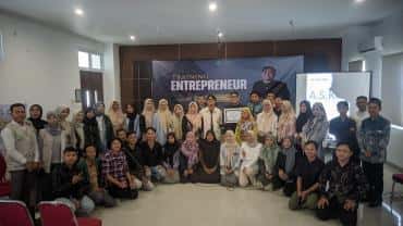 Carier Development Center (CDC) UIN Gus Dur Gelar Training Enterpreneurship