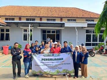 Adakan Penghijauan, Kelompok 22 KKN UIN Gus Dur Tanam 300 Bibit Peneduh di Jalanan Sekitar Labuhan Kelurahan Degayu