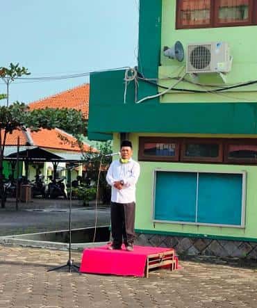 Gelar Apel Perdana, Wakil Rektor II Ajak ASN Perkuat Budaya Disiplin Kerja