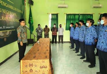 Jaga Keutuhan NKRI, Pesan Rektor Dalam Pelantikan PNS