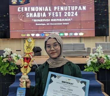 Mahasiswa Prodi HES Fakultas Syariah Raih Prestasi Juara 3 di Ajang Lomba Essay Sharia Fest 2024