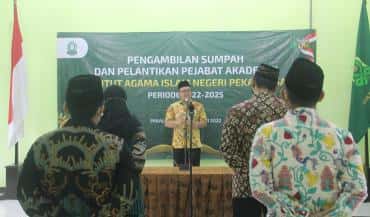 Lantik Empat Pejabat Pelaksana Akademik, Pesan Rektor: Harus Bangga Melayani Bangsa
