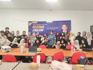 Dorong Budaya Literasi, KSM-F Dustur Halal UIN Gus Dur Adakan Pelatihan Penulisan Buku