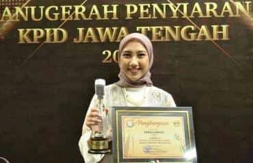 Farah Farhat Raih Juara 1 Presenter Wanita Terbaik pada Anugerah Penyiaran Jawa Tengah