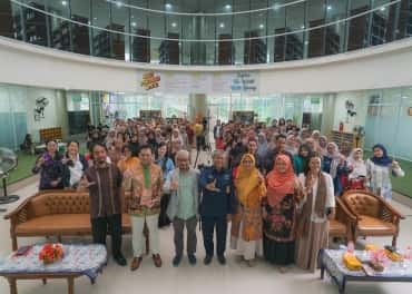 Filosofi Jawa di Tengah Arus Digital: Bedah Buku Warnai Social Area Perpustakaan UIN Gus Dur Pekalongan   