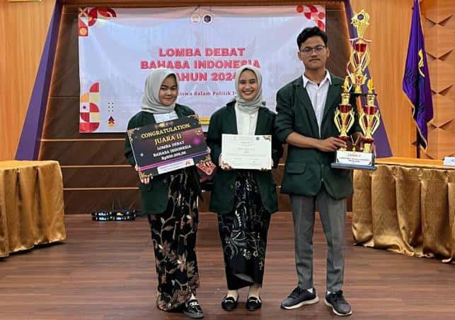 Tim Debat Fakultas Syariah UIN Gus Dur Sabet Juara II Tingkat Nasional