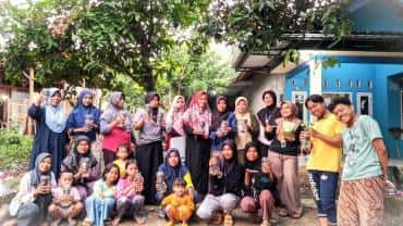 Urban Farming: Mahasiswa KKN UIN Gus Dur Pekalongan Ajak Ibu-Ibu Fatayat Manfaatkan Limbah Plastik sebagai Media Tanam
