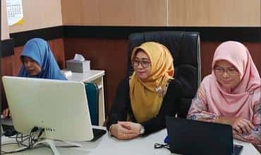 Ketua dan Sekretaris DWP UIN Gus Dur Ikuti Monev dan Pelatihan E-Reporting Berbasis AI