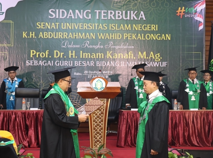 Senat UIN K.H. Abdurrahman Wahid Resmi Kukuhkan Prof. Imam Kanafi sebagai Guru Besar Bidang Ilmu Tasawuf