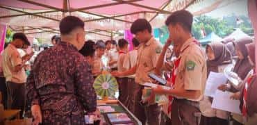 Ikuti Education Expo di SMA Bustanul Ulum NU Bumiayu, Stand UIN Gus Dur Diserbu Para Siswa