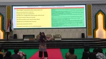 Hadir pada Seminar Motivasi, Wakil Rektor III Beri Motivasi Kepada Mahasiswa Beasiswa KIP Kuliah